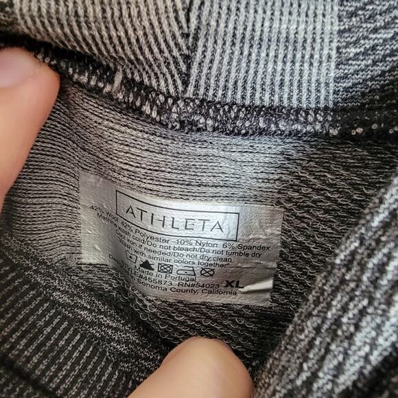 Athleta Wool Grey Plaid Long Sleeve Turtleneck Top Size XL - Picture 2 of 3